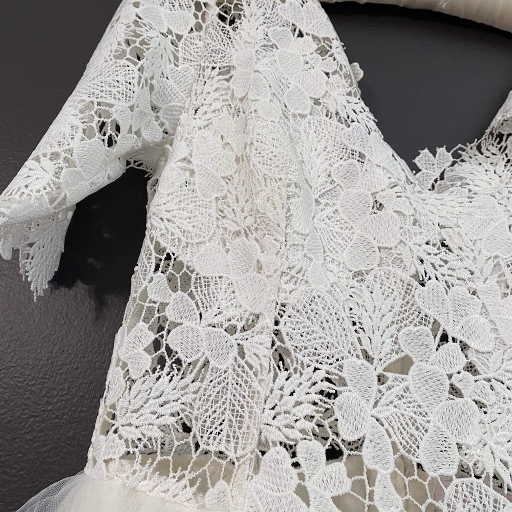 Wedding Dress - Picture 5 of 10